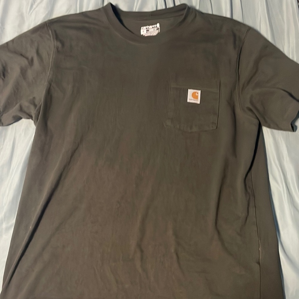 loose fitting carhartt shirt